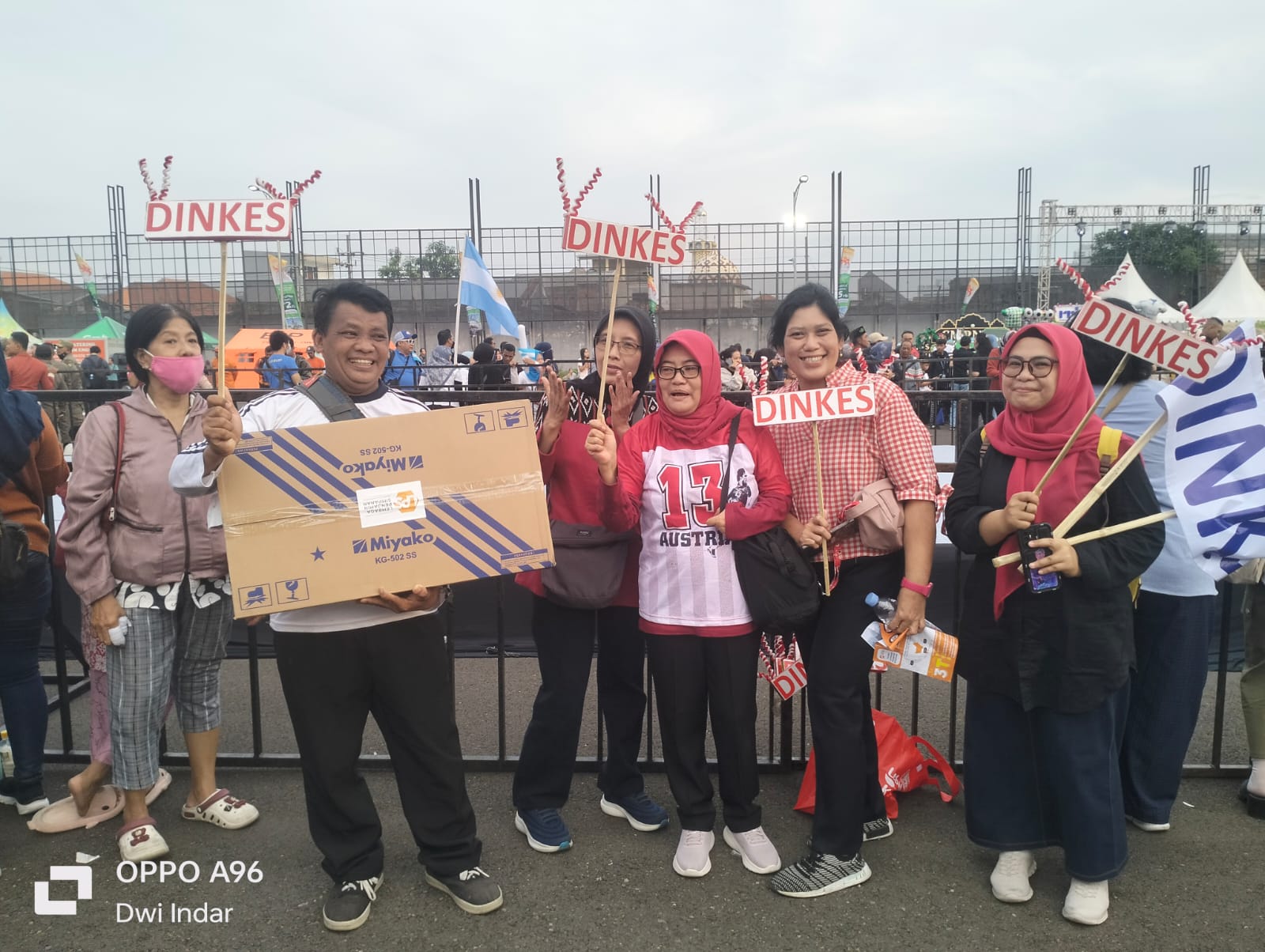 Melegakan, Petugas Puskesmas Sidotopo mendapat Doorprize di Festival Rujak Uleg Surabaya!