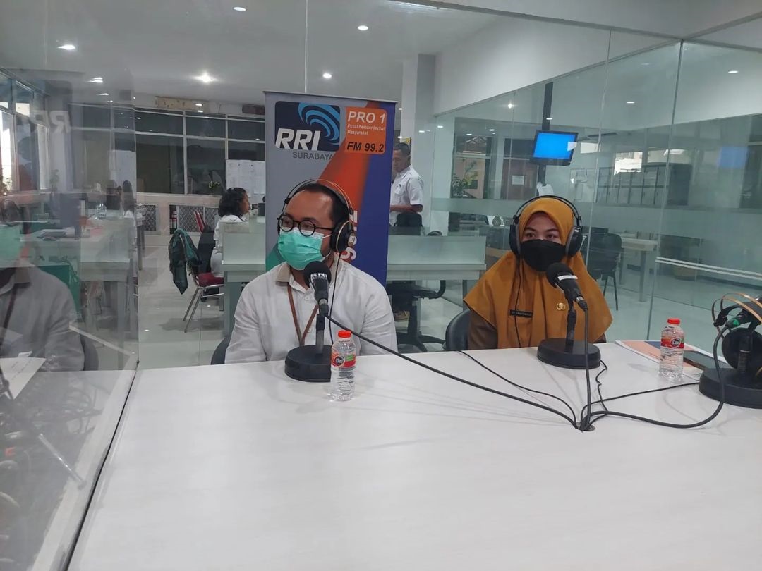 TALK SHOW LINTAS SIANG STUDIO ONE RADIO RRI SURABAYA