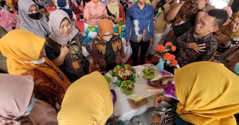 Hari Gizi Nasional (HGN) Ke-63 Tahun 2023 di Kota Surabaya diisi dengan Gerakan Makan Protein Hewani Serentak