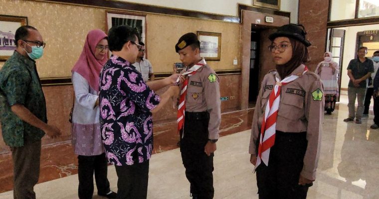 Pemerintah Kota Surabaya melepas kontingen SBH Kota Surabaya secara resmi di Balai Kota Surabaya