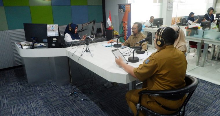 BINCANG INSPIRATIF DI RRI SURABAYA. UPAYA DINKES KOTA SURABAYA DALAM PENCEGAHAN DAN PENANGANAN HEPATITIS B DAN HEPATITIS C PADA IBU DAN BAYI