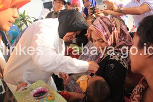 Wali Kota dan Wakil Wali Kota Turut Berikan Imunisasi Polio Ke Balita