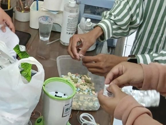 DINAS KESEHATAN KOTA SURABAYA MEMUSNAHKAN OBAT-OBAT KADALUWARSA SEBAGAI KOMITMEN PEMERINTAH DALAM MENJAGA KESEHATAN MASYARAKAT