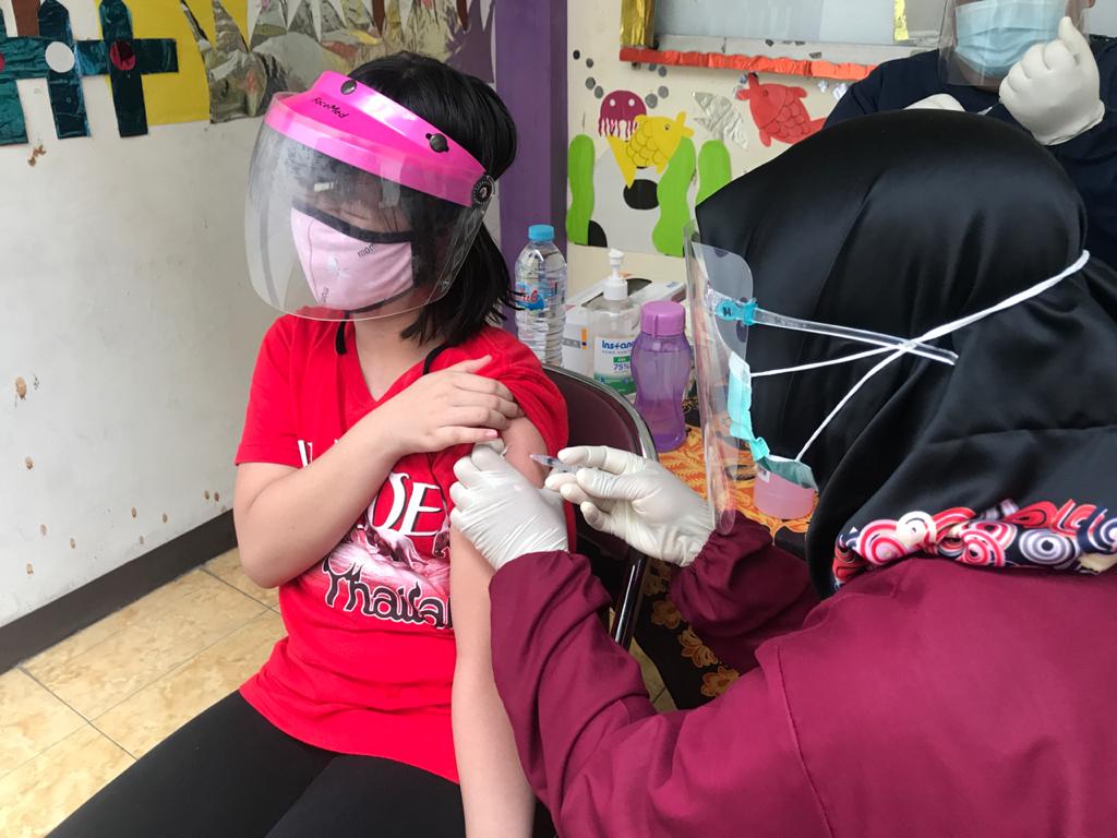 Bulan Imunisasi Anak Sekolah di SDK Mutiara Hati, Puskesmas Rangkah